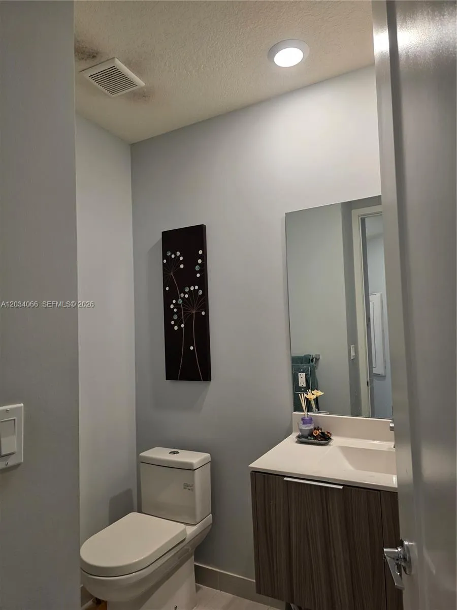 10222 NW 64th Way #302 Doral, FL 33178