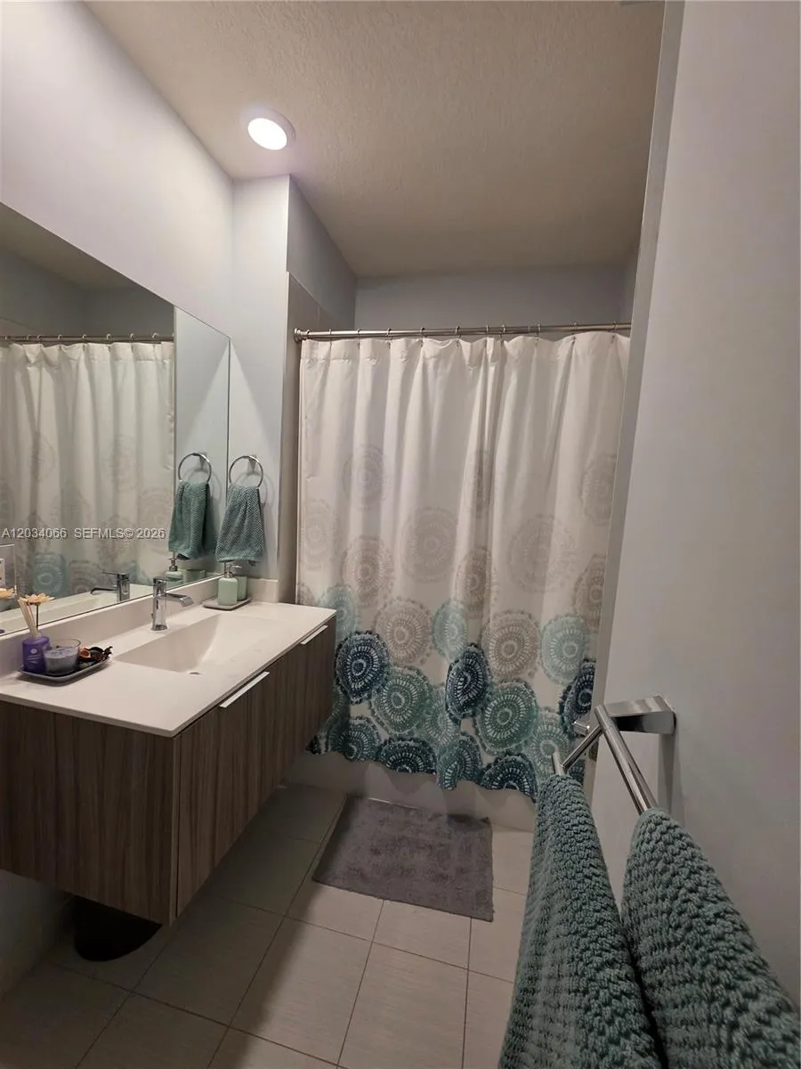 10222 NW 64th Way #302 Doral, FL 33178