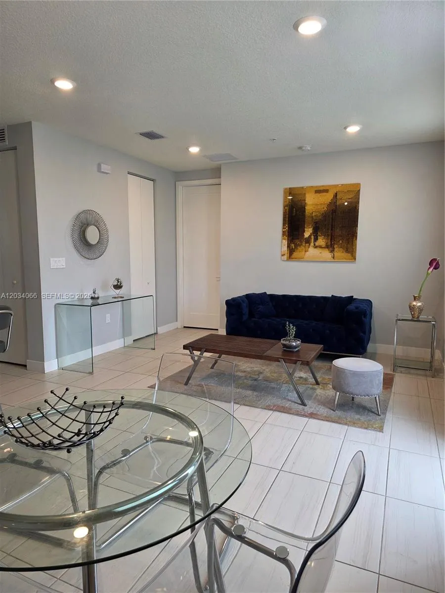 10222 NW 64th Way #302 Doral, FL 33178