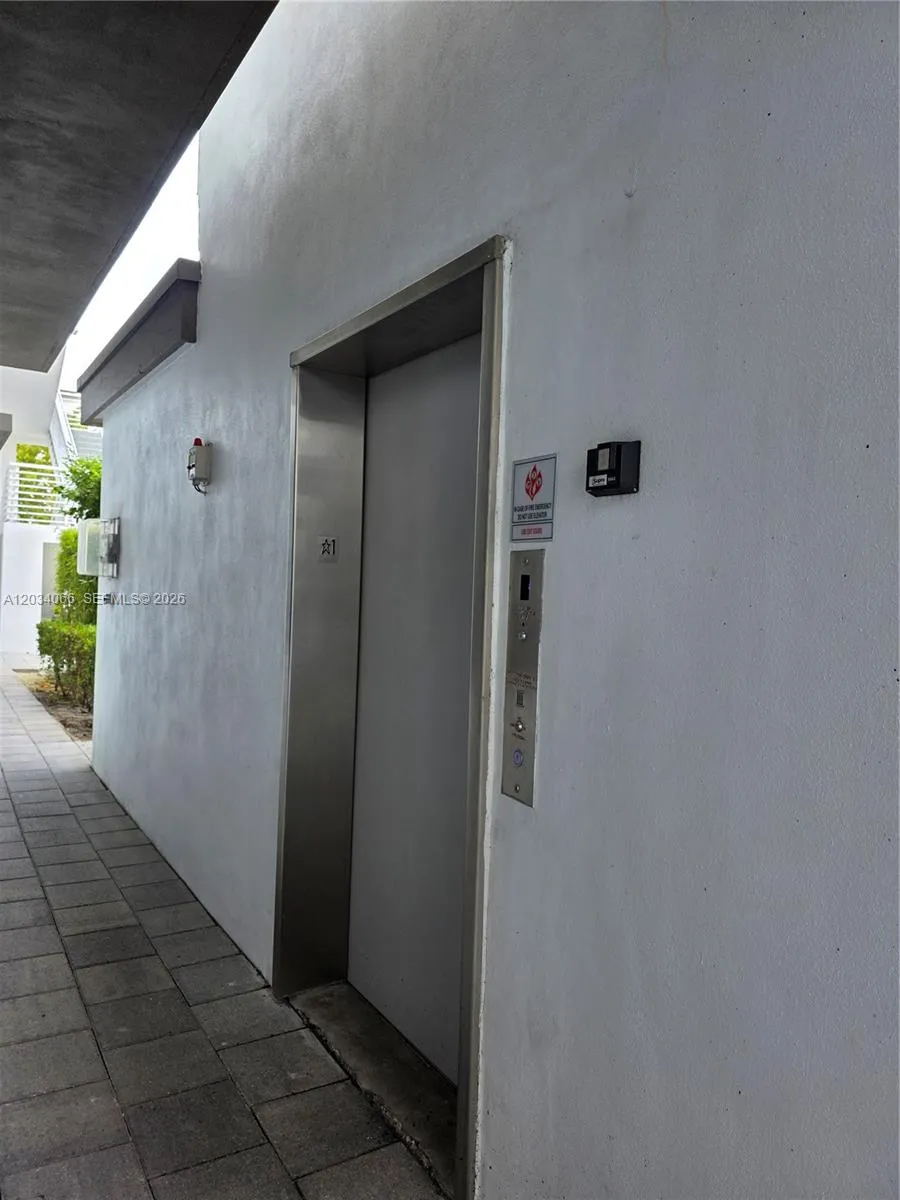 10222 NW 64th Way #302 Doral, FL 33178