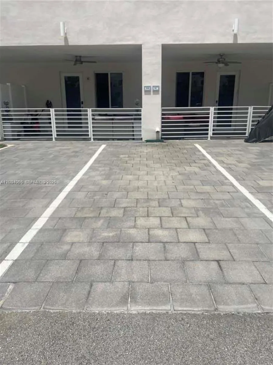 10222 NW 64th Way #302 Doral, FL 33178