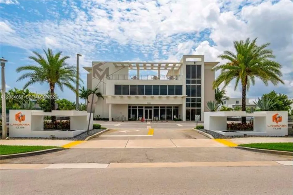10222 NW 64th Way #302 Doral, FL 33178