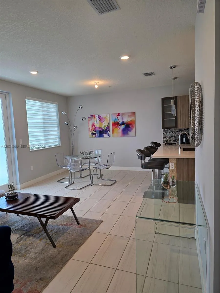 10222 NW 64th Way #302 Doral, FL 33178