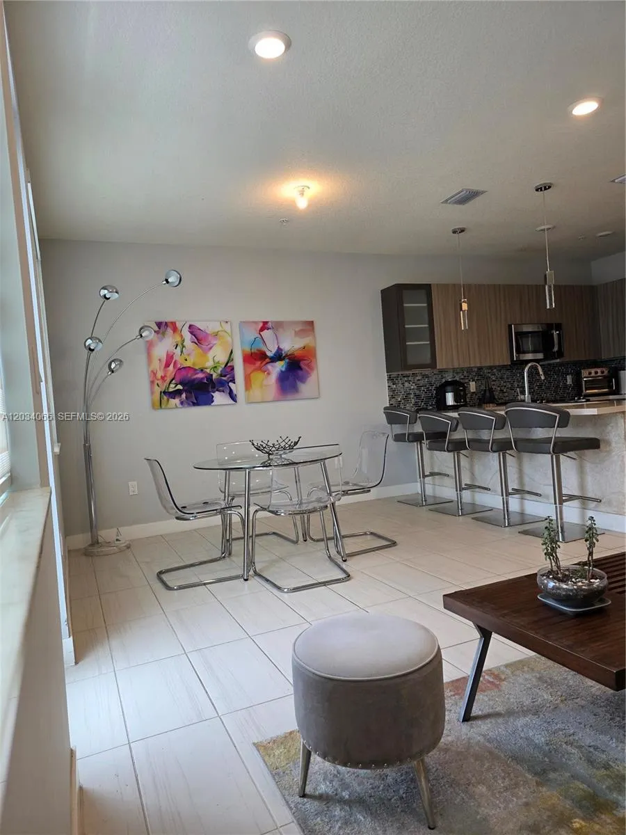 10222 NW 64th Way #302 Doral, FL 33178