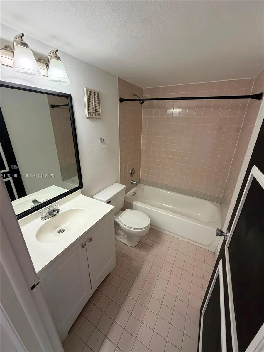 8200 SW 210th St #303 Cutler Bay, FL 33189