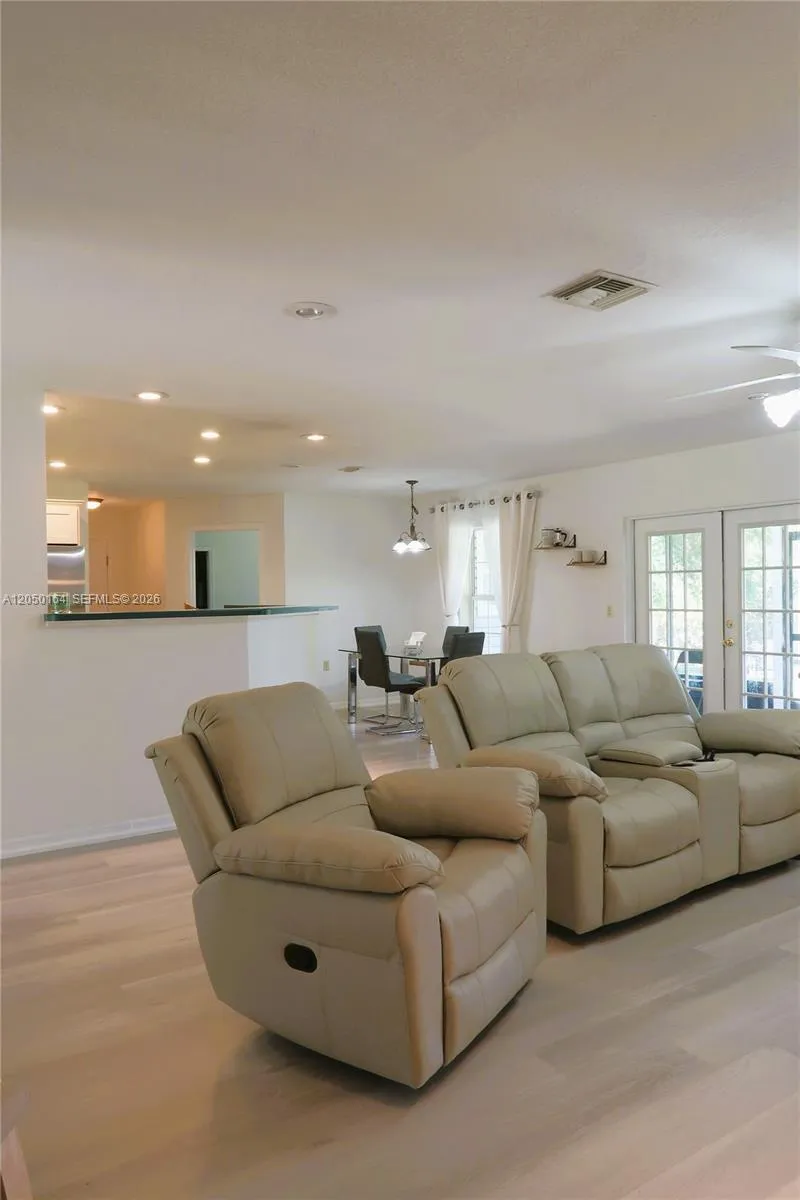2010 2010 everlast terrace Sebring, FL 33875