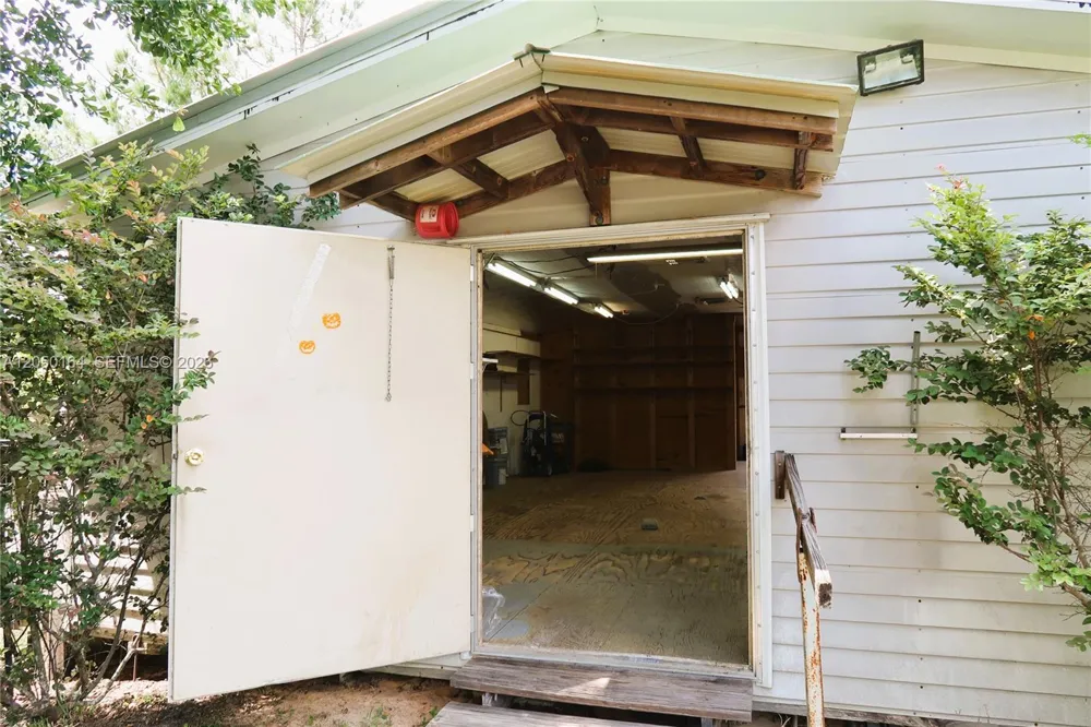 2010 2010 everlast terrace Sebring, FL 33875