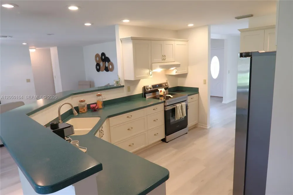 2010 2010 everlast terrace Sebring, FL 33875