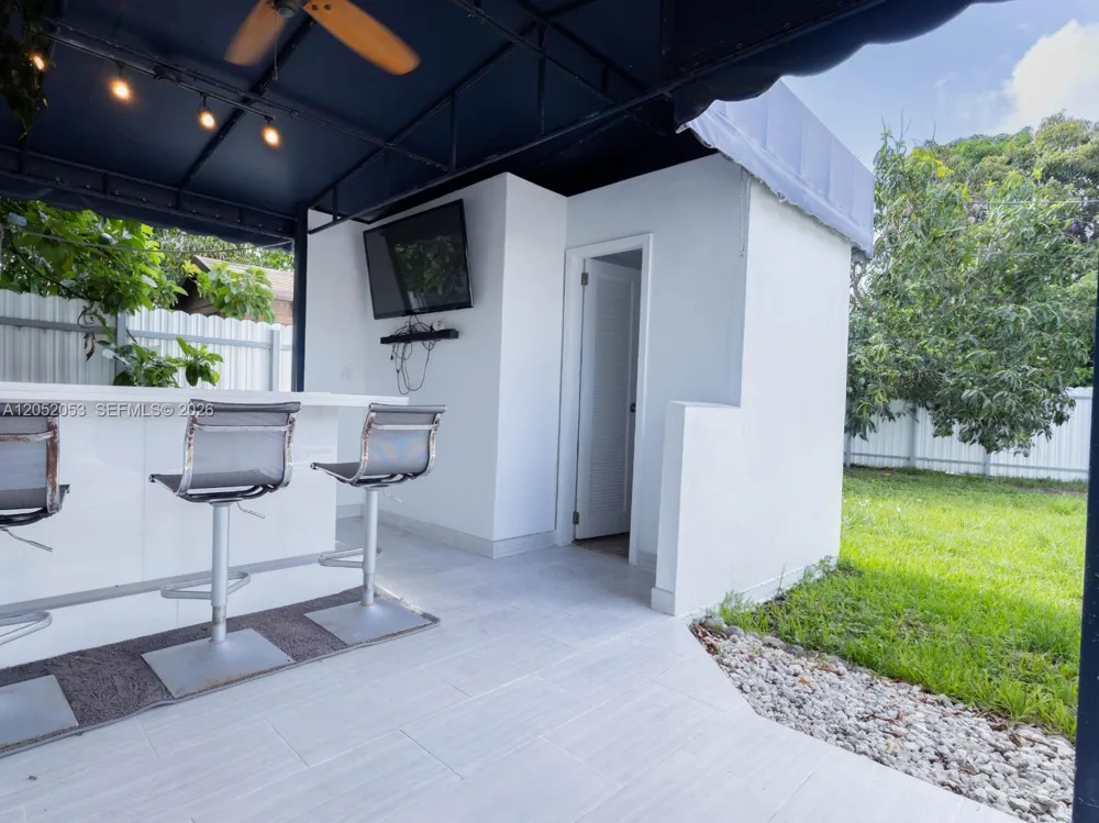 1600 NW 29th Ave Miami, FL 33125