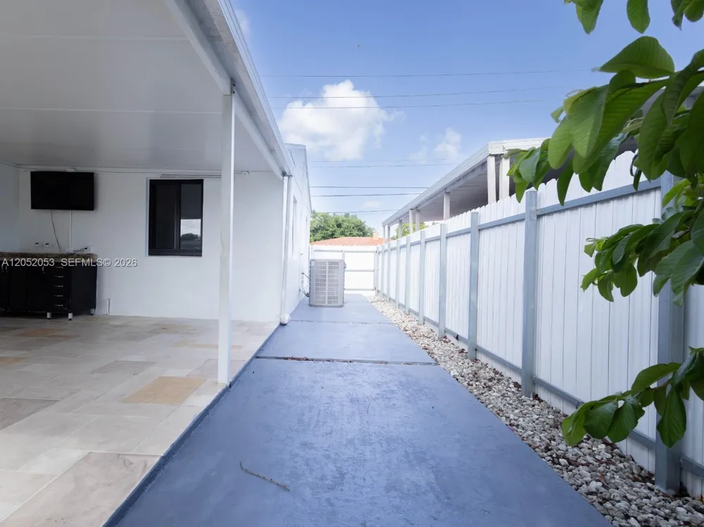 1600 NW 29th Ave Miami, FL 33125