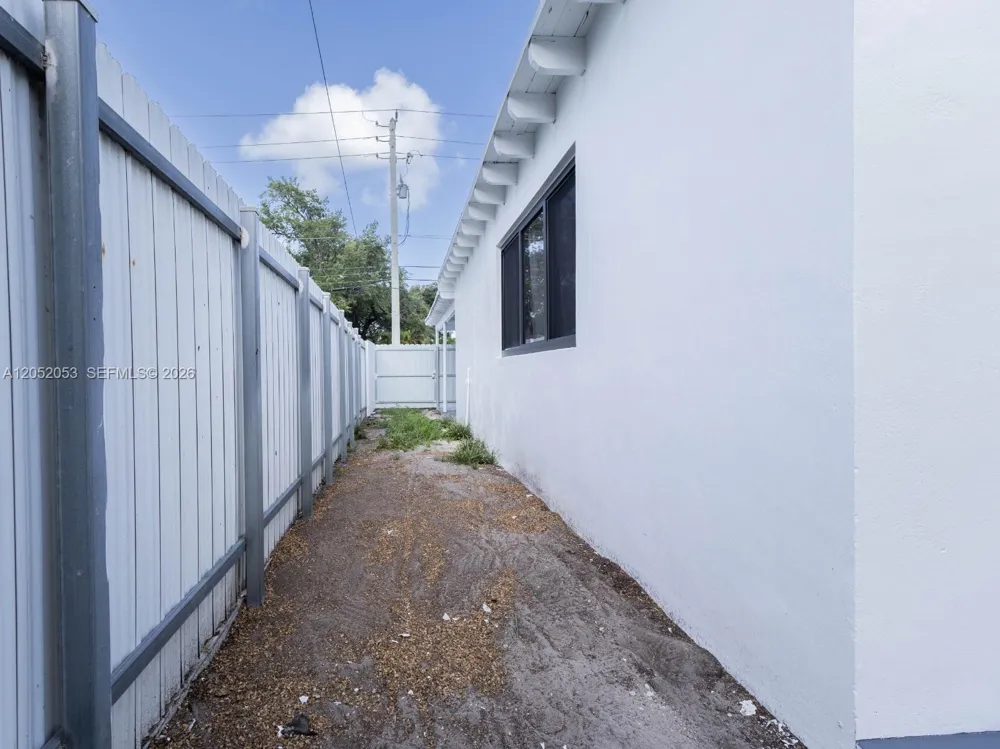 1600 NW 29th Ave Miami, FL 33125