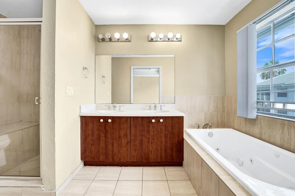 2725 NE 8th Avenue #104 Wilton Manors, FL 33334