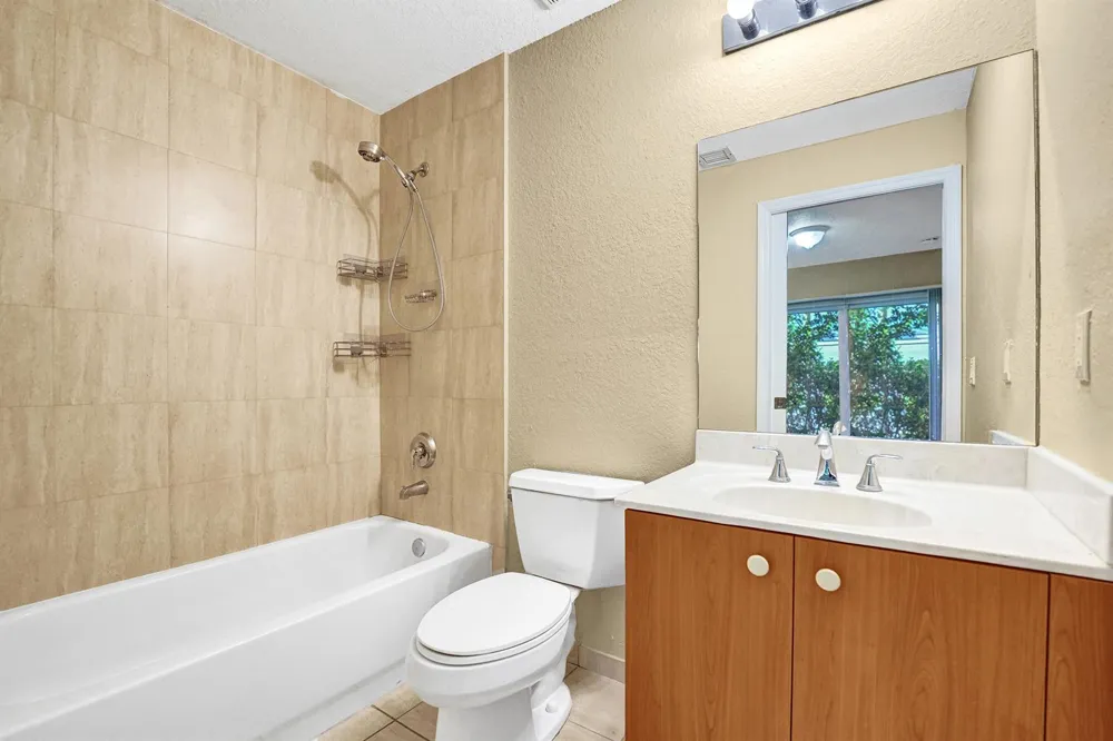 2725 NE 8th Avenue #104 Wilton Manors, FL 33334