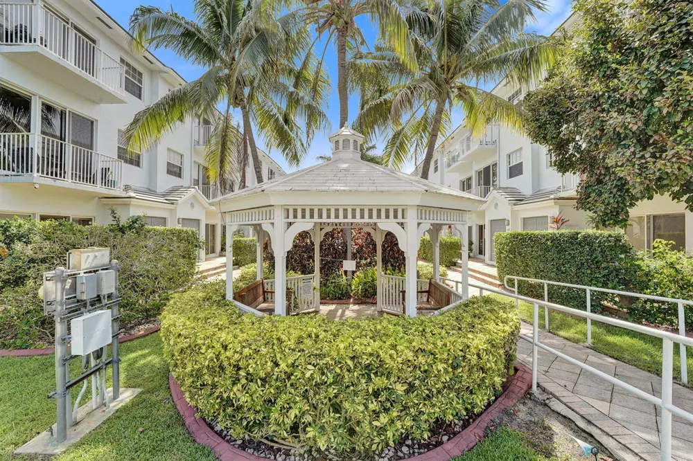 2725 NE 8th Avenue #104 Wilton Manors, FL 33334