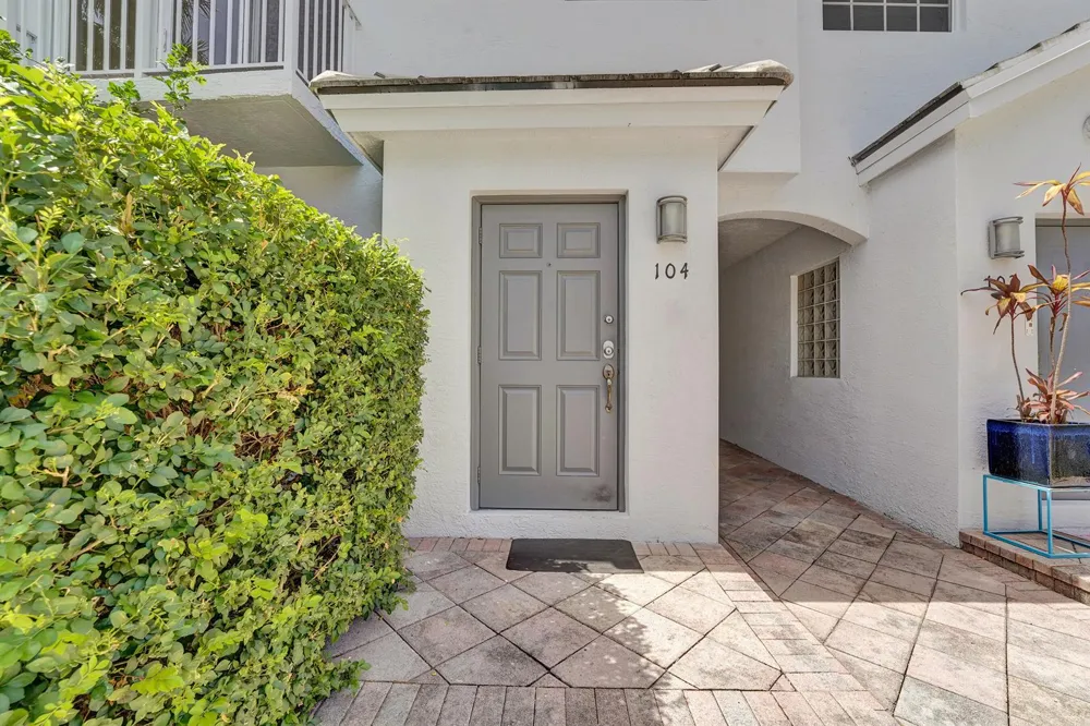 2725 NE 8th Avenue #104 Wilton Manors, FL 33334