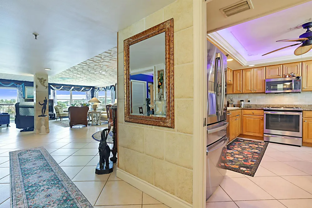 374 Golfview Road #205 North Palm Beach, FL 33408