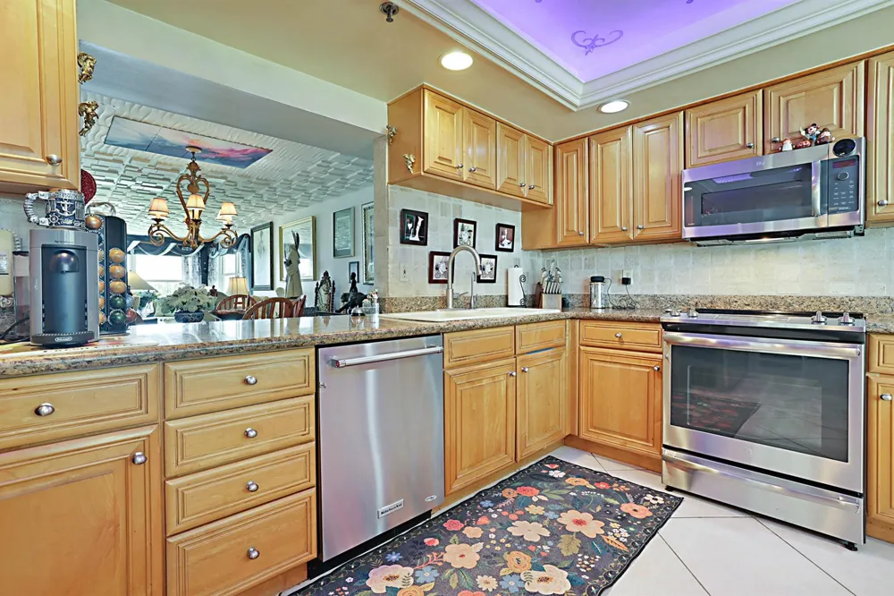 374 Golfview Road #205 North Palm Beach, FL 33408