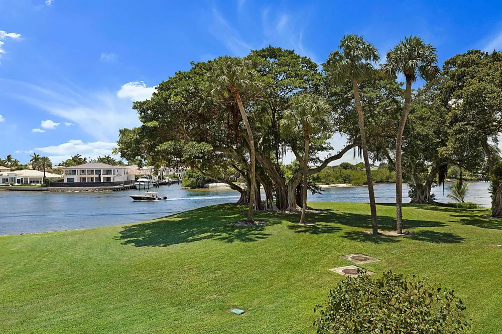 374 Golfview Road #205 North Palm Beach, FL 33408