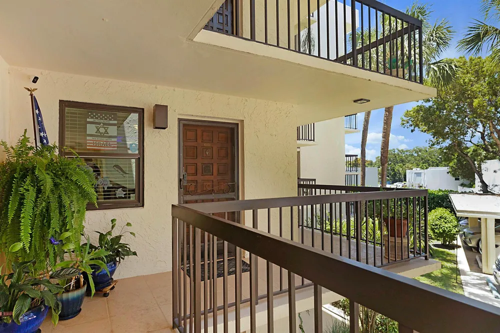 374 Golfview Road #205 North Palm Beach, FL 33408