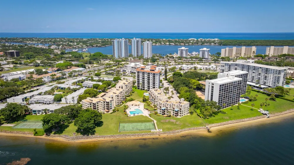 374 Golfview Road #205 North Palm Beach, FL 33408