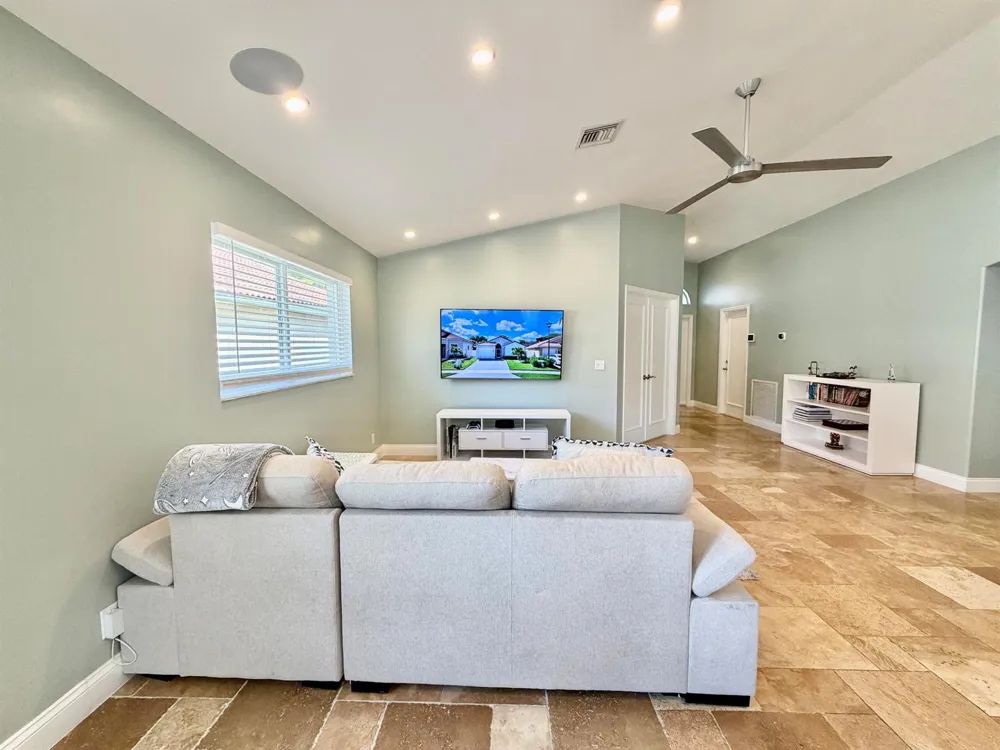 6883 Desert Inn Terrace Lake Worth, FL 33463