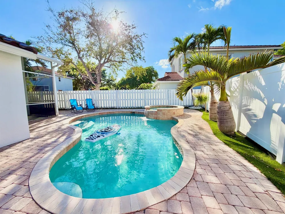 6883 Desert Inn Terrace Lake Worth, FL 33463