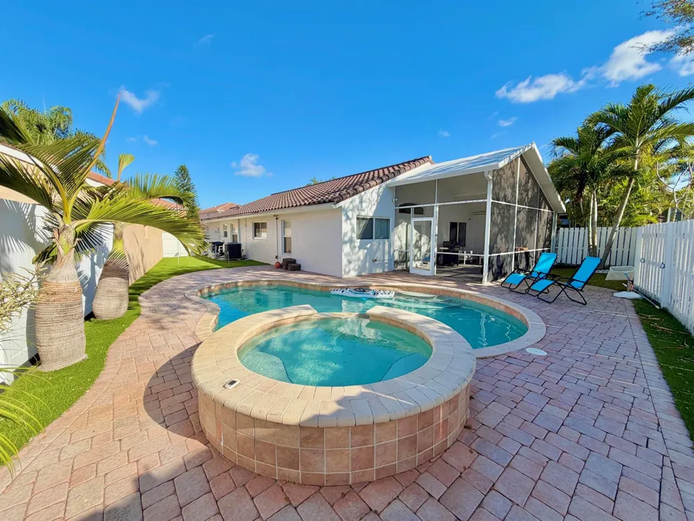 6883 Desert Inn Terrace Lake Worth, FL 33463