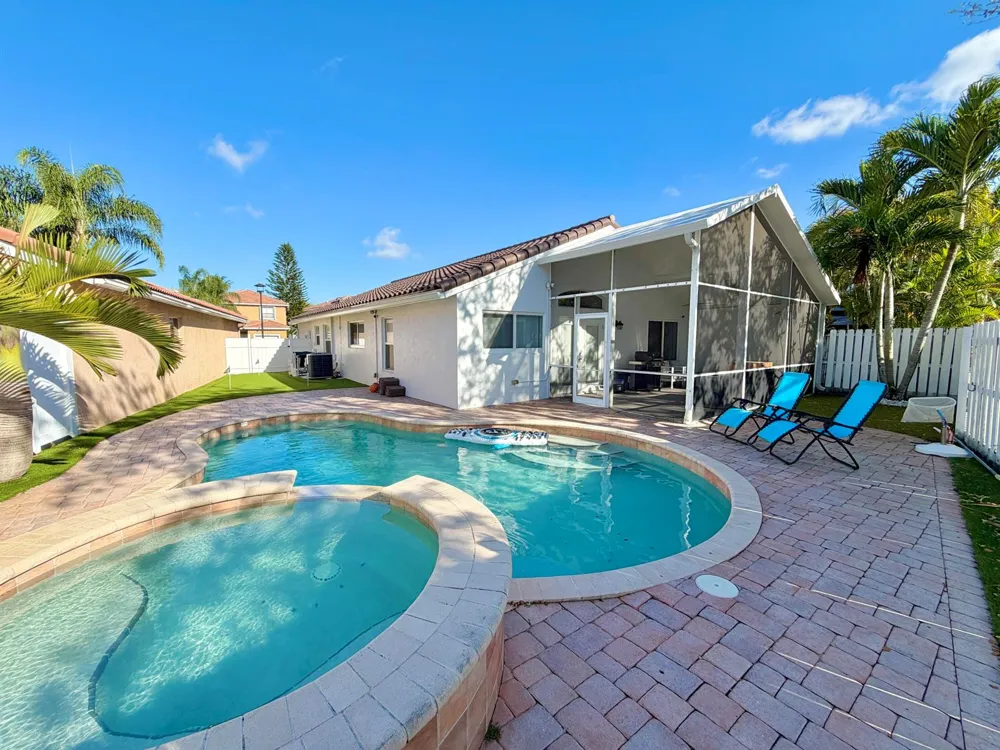 6883 Desert Inn Terrace Lake Worth, FL 33463
