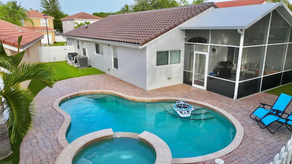 6883 Desert Inn Terrace Lake Worth, FL 33463
