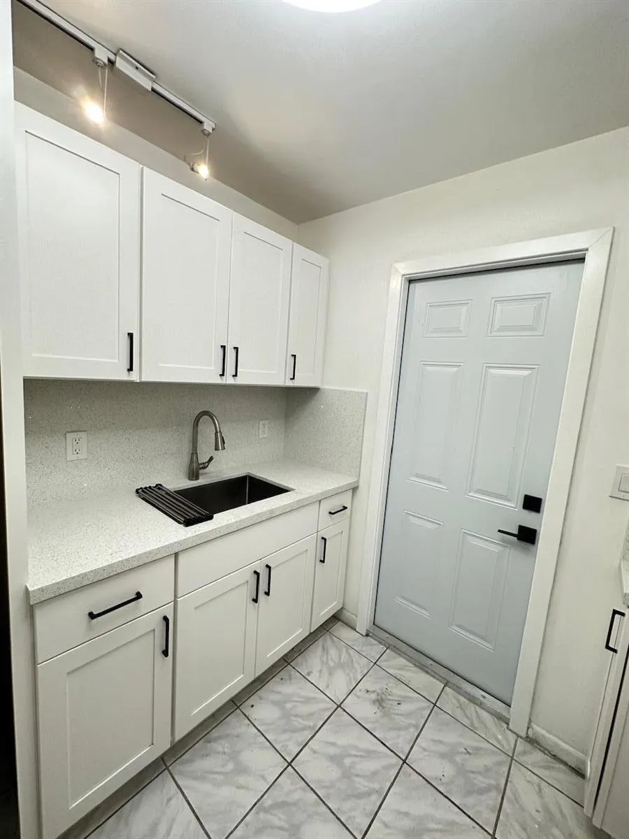 348 S Federal Highway #10 Dania Beach, FL 33004