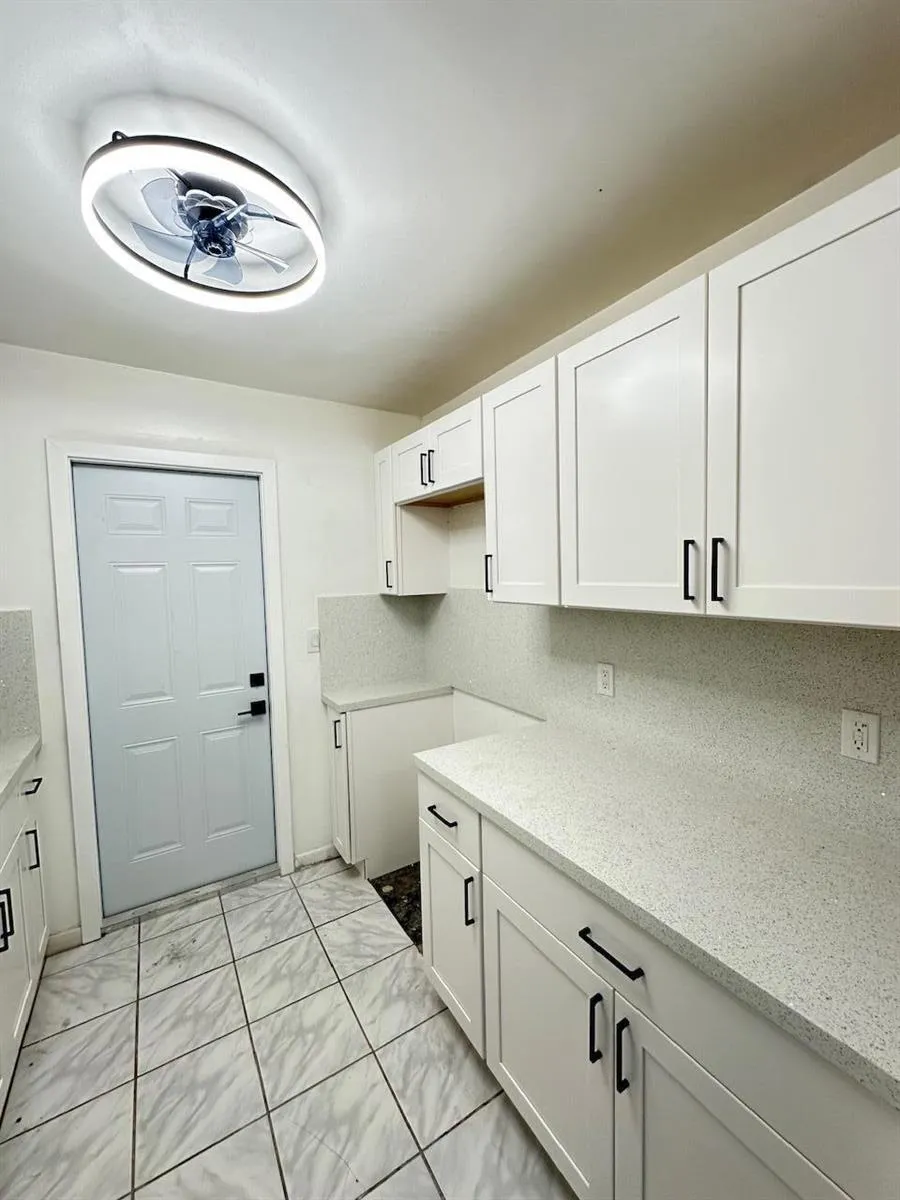 348 S Federal Highway #10 Dania Beach, FL 33004