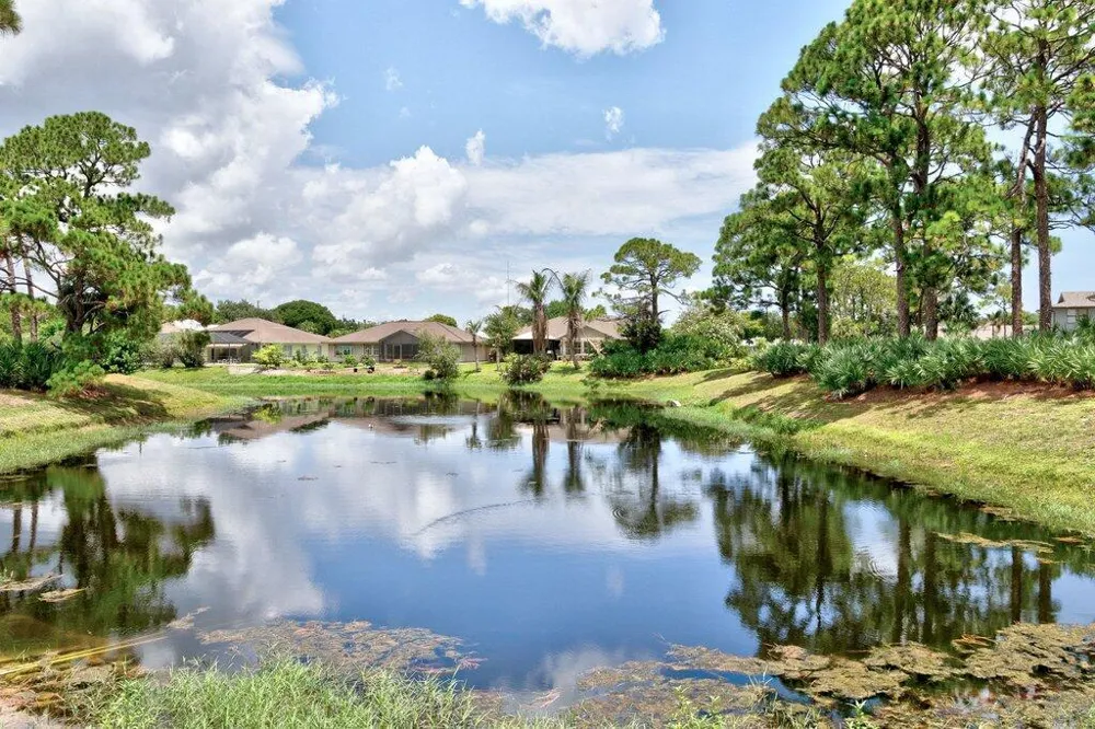 725 Timber Ridge Trail SW #Unit B Vero Beach, FL 32962