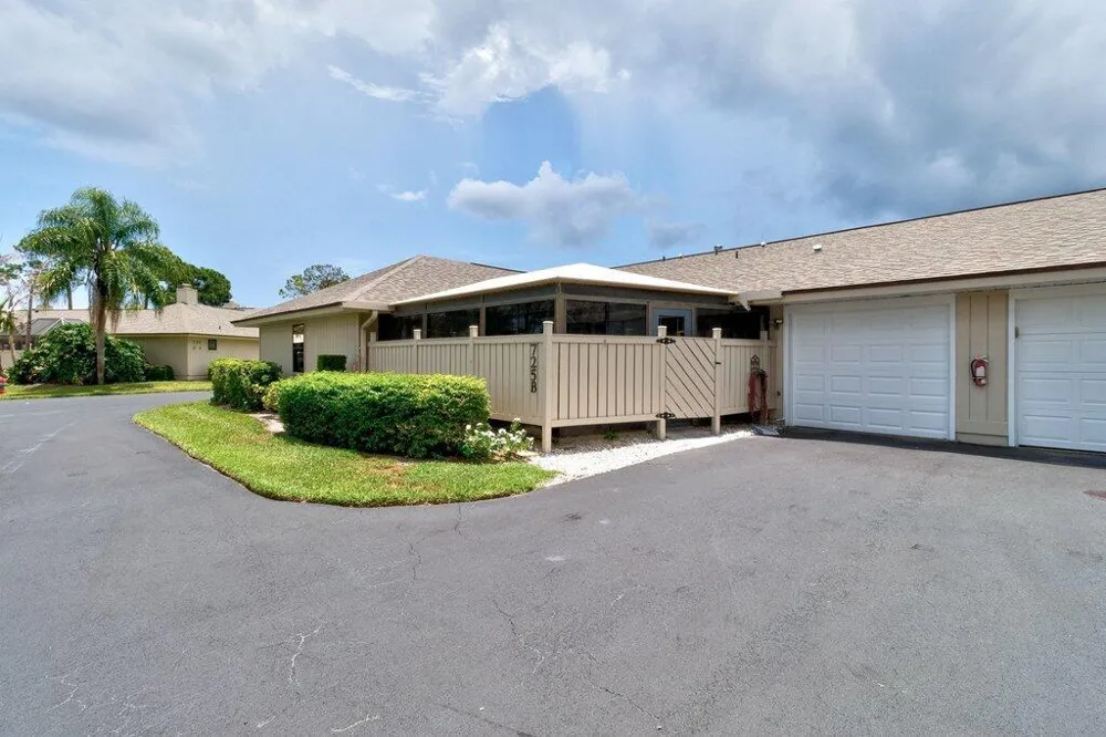 725 Timber Ridge Trail SW #Unit B Vero Beach, FL 32962