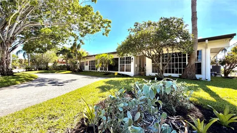 2409 Bayview Dr