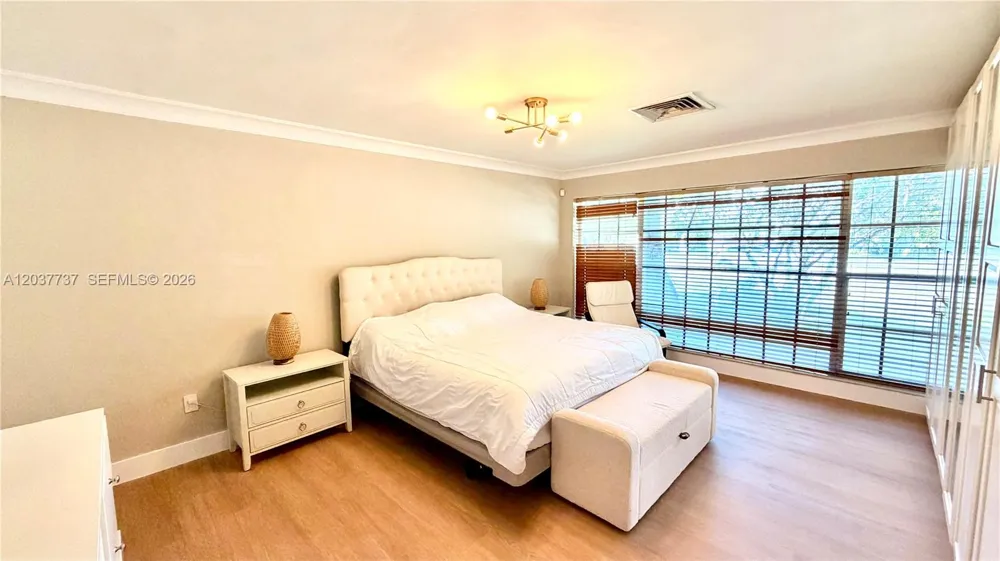 2409 Bayview Dr Fort Lauderdale, FL 33305