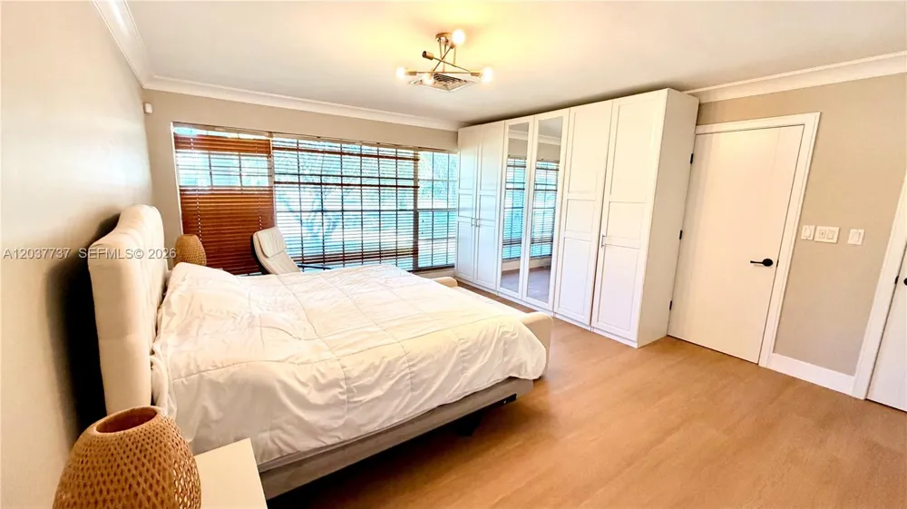 2409 Bayview Dr Fort Lauderdale, FL 33305