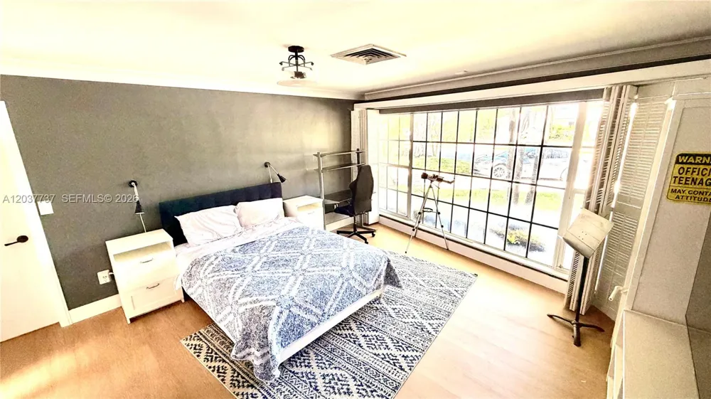 2409 Bayview Dr Fort Lauderdale, FL 33305