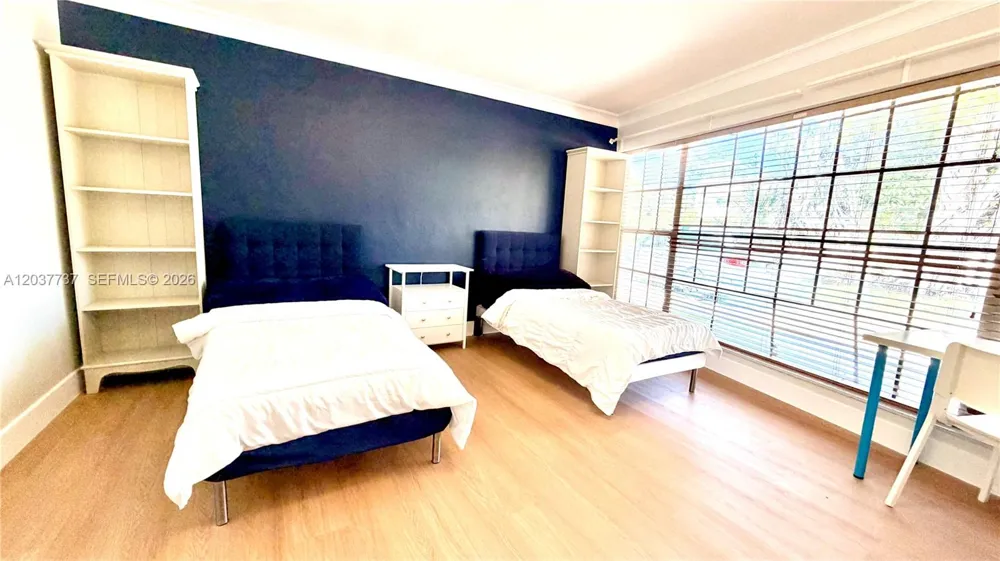 2409 Bayview Dr Fort Lauderdale, FL 33305