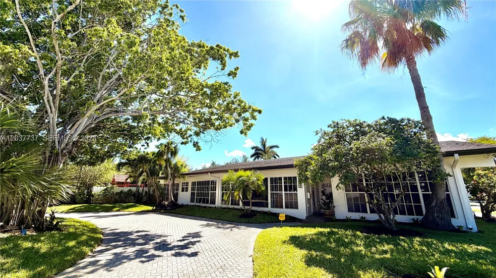 2409 Bayview Dr Fort Lauderdale, FL 33305