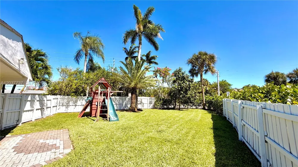 2409 Bayview Dr Fort Lauderdale, FL 33305