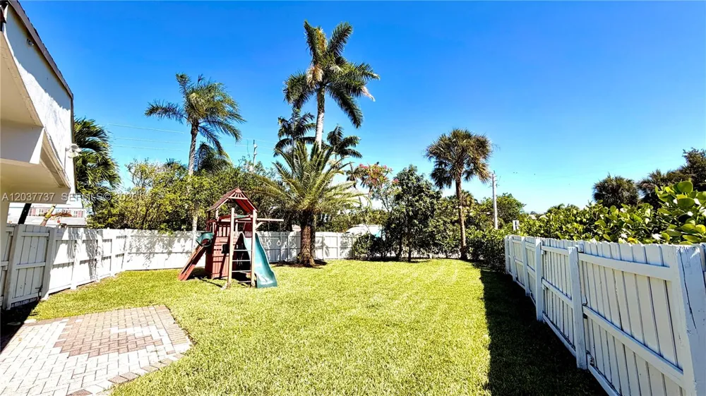 2409 Bayview Dr Fort Lauderdale, FL 33305