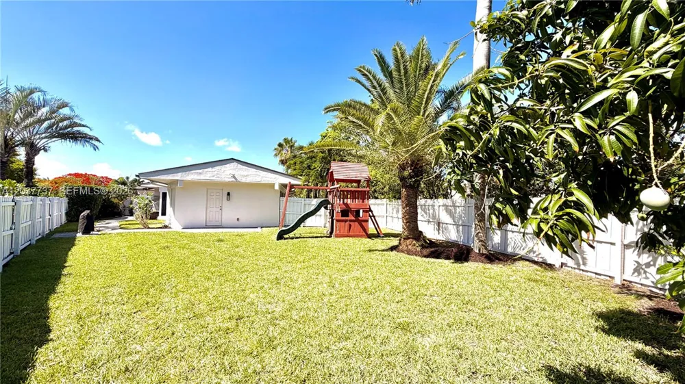 2409 Bayview Dr Fort Lauderdale, FL 33305