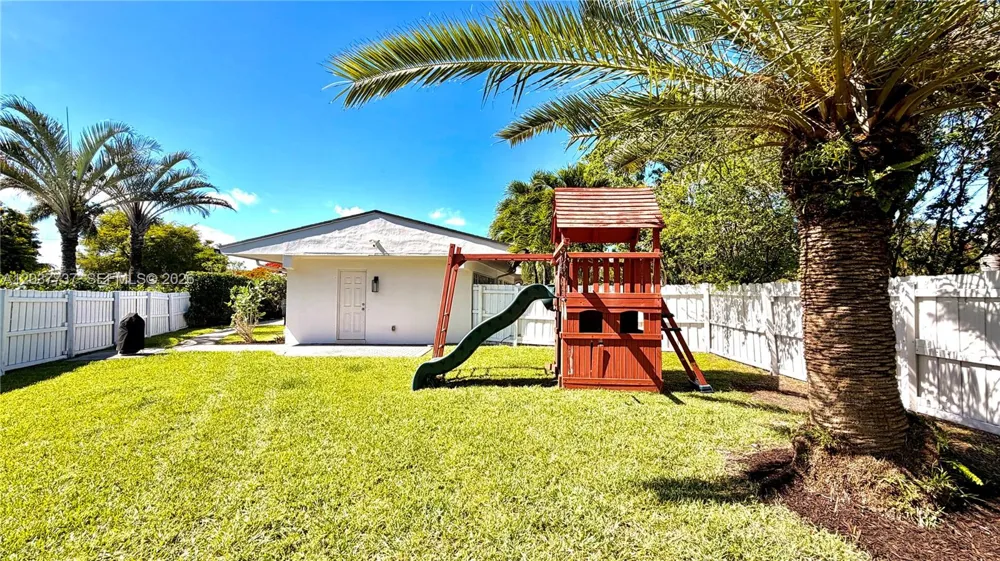2409 Bayview Dr Fort Lauderdale, FL 33305