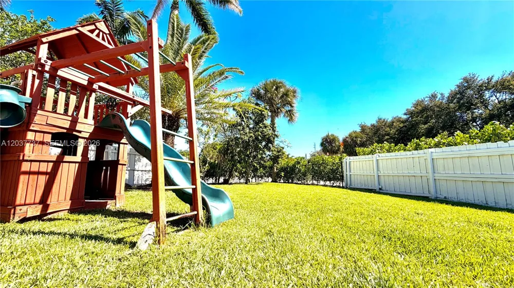2409 Bayview Dr Fort Lauderdale, FL 33305