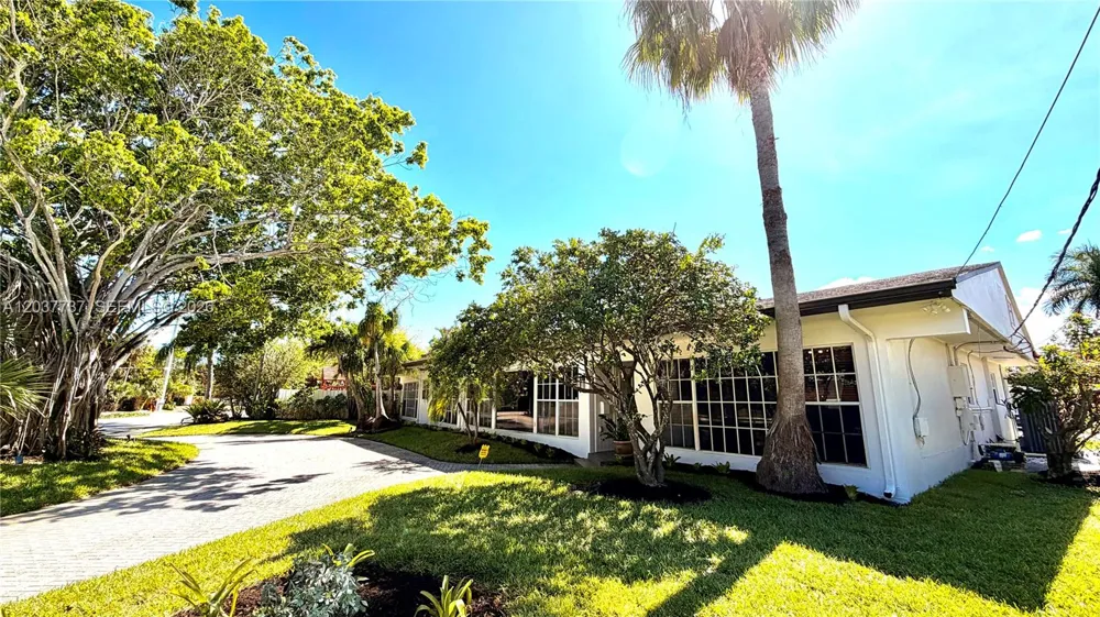 2409 Bayview Dr Fort Lauderdale, FL 33305