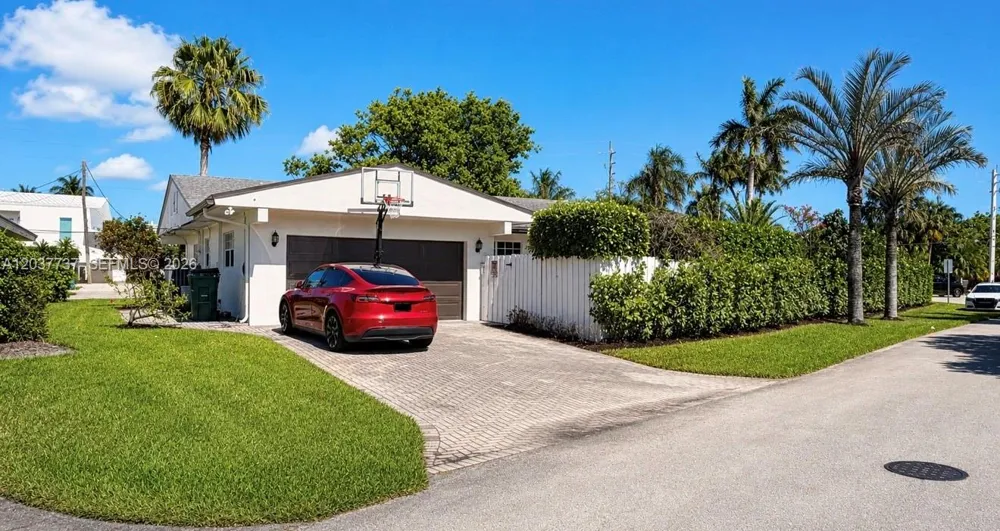 2409 Bayview Dr Fort Lauderdale, FL 33305