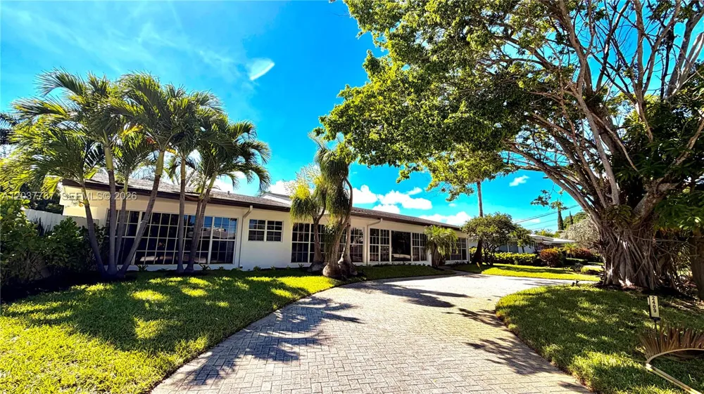 2409 Bayview Dr Fort Lauderdale, FL 33305