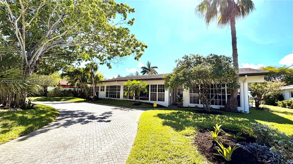 2409 Bayview Dr Fort Lauderdale, FL 33305