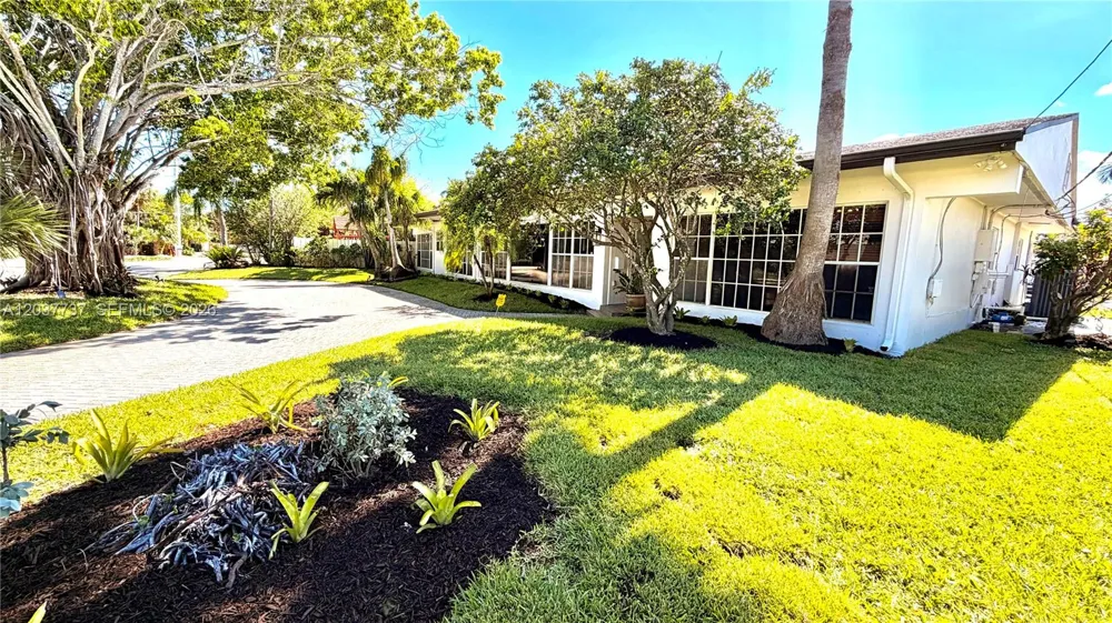 2409 Bayview Dr Fort Lauderdale, FL 33305