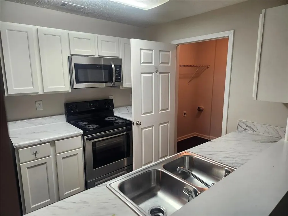 6202 Fairington Ridge Circle Lithonia, GA 30038